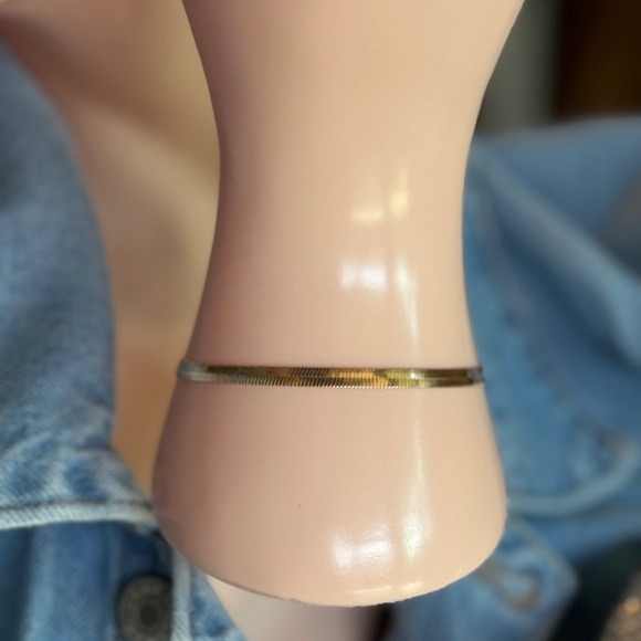 NEW | 18K Gold Plated Sleek Bracelet - Picture 4 of 6